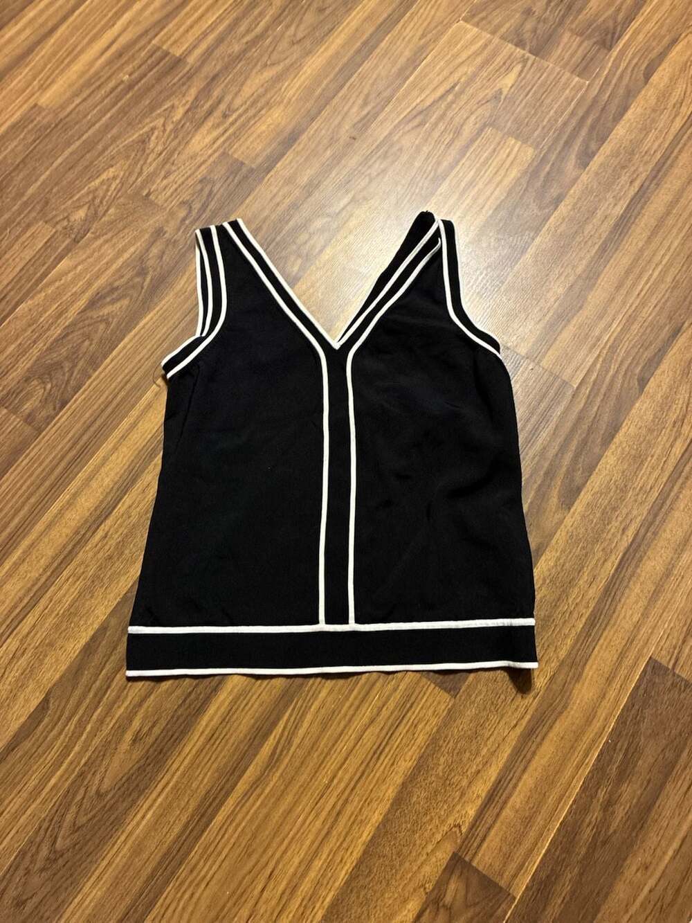 Jones New York Suit Black Sleeveless V-Neck Sweater Tank with White Trim